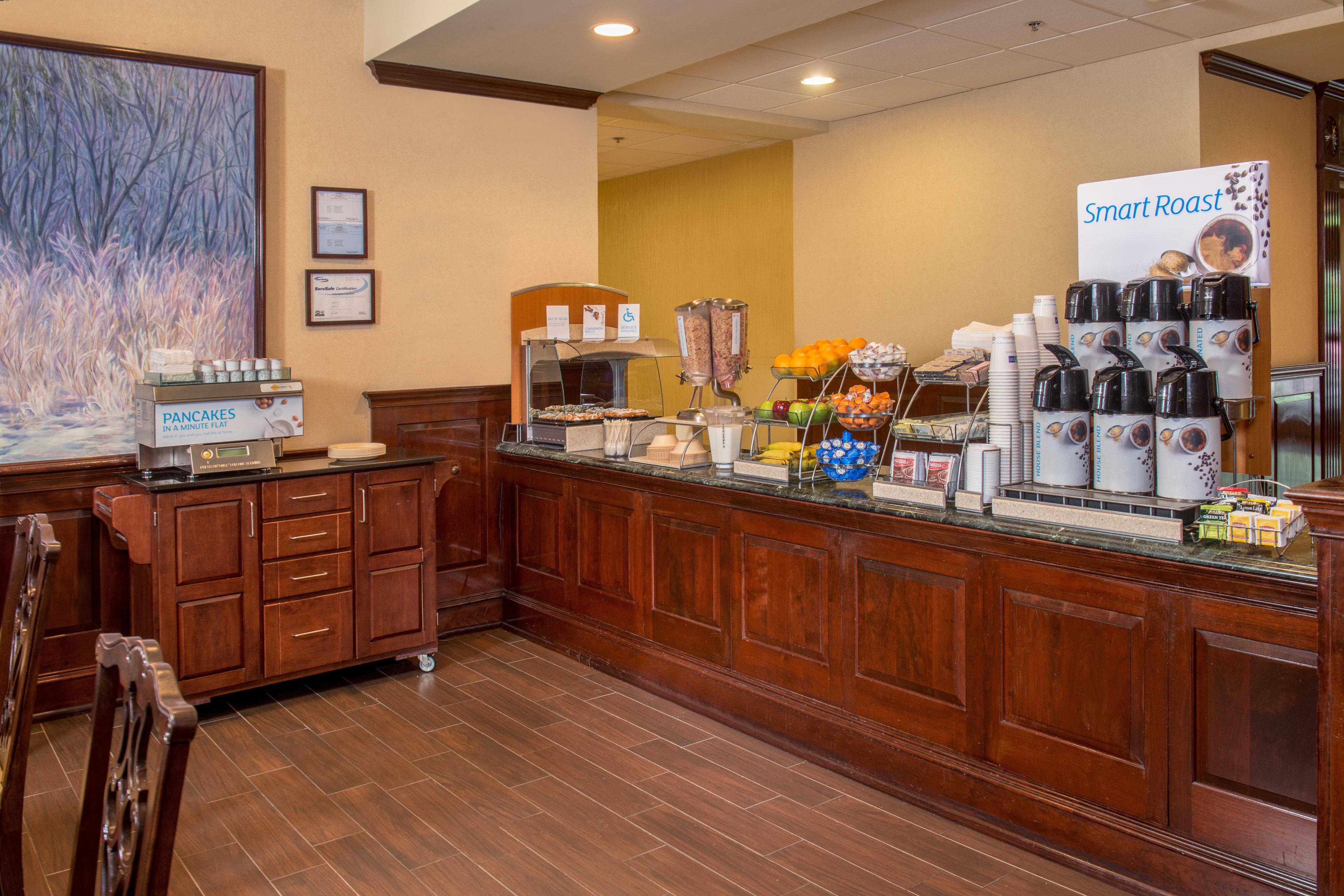 Express At Williamsburg Square By Ihg Hotel