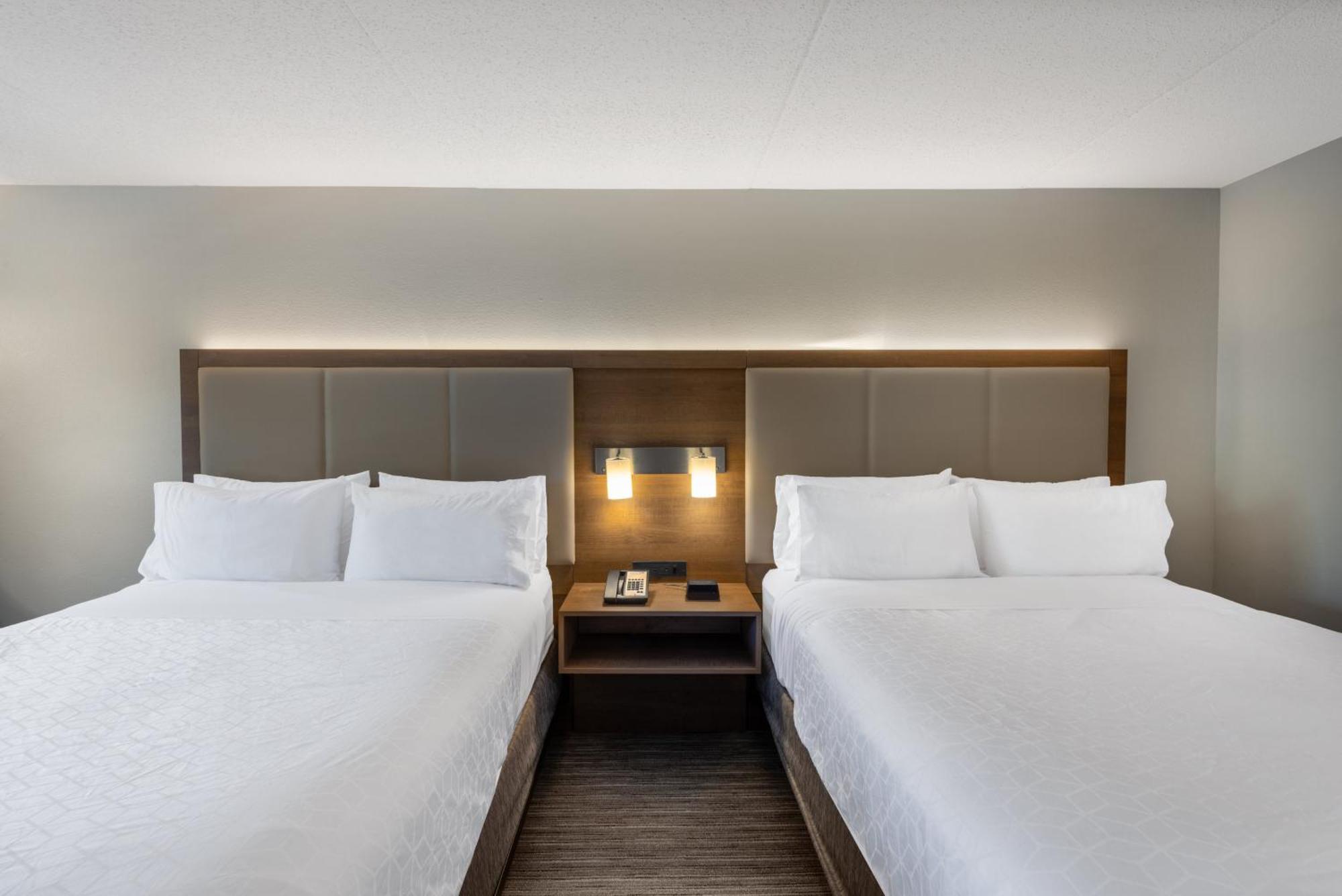 Hotel Express At Williamsburg Square By Ihg