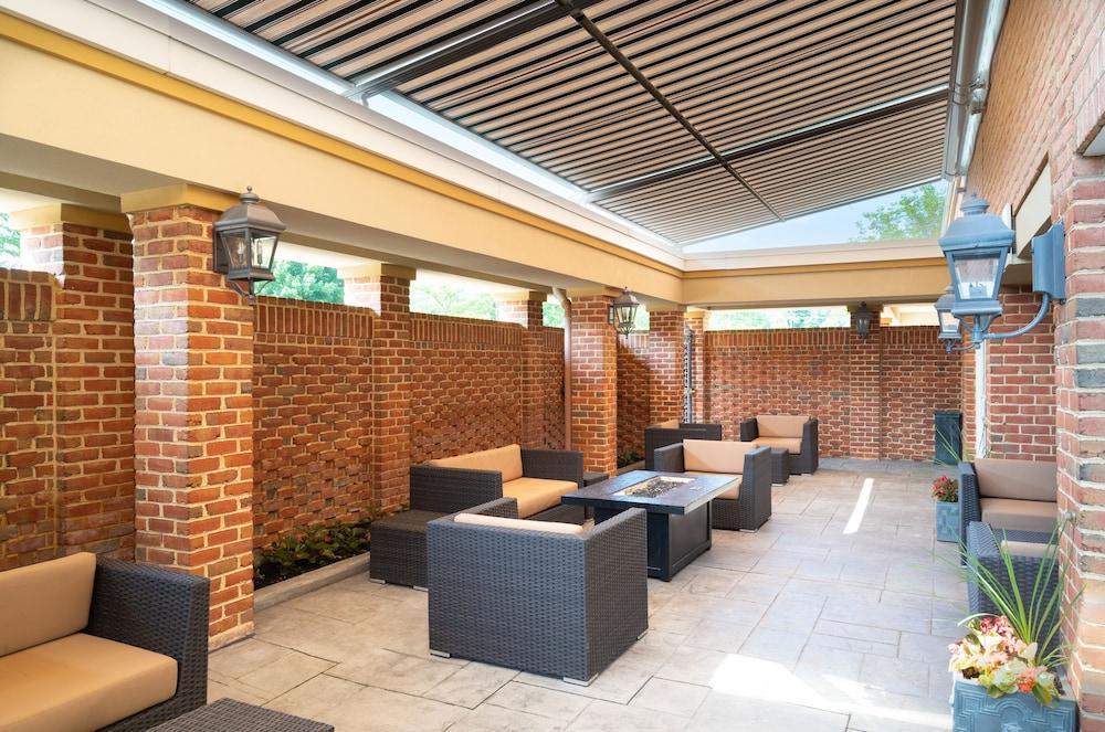 Express At Williamsburg Square By Ihg 3* State College