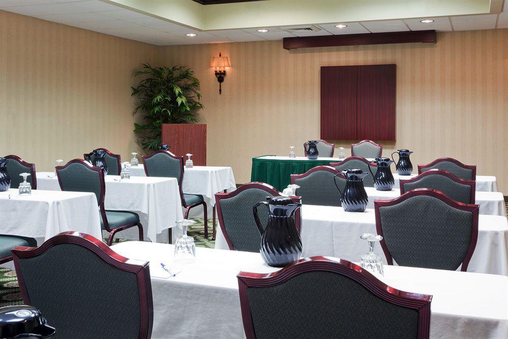 Hotel Express At Williamsburg Square By Ihg