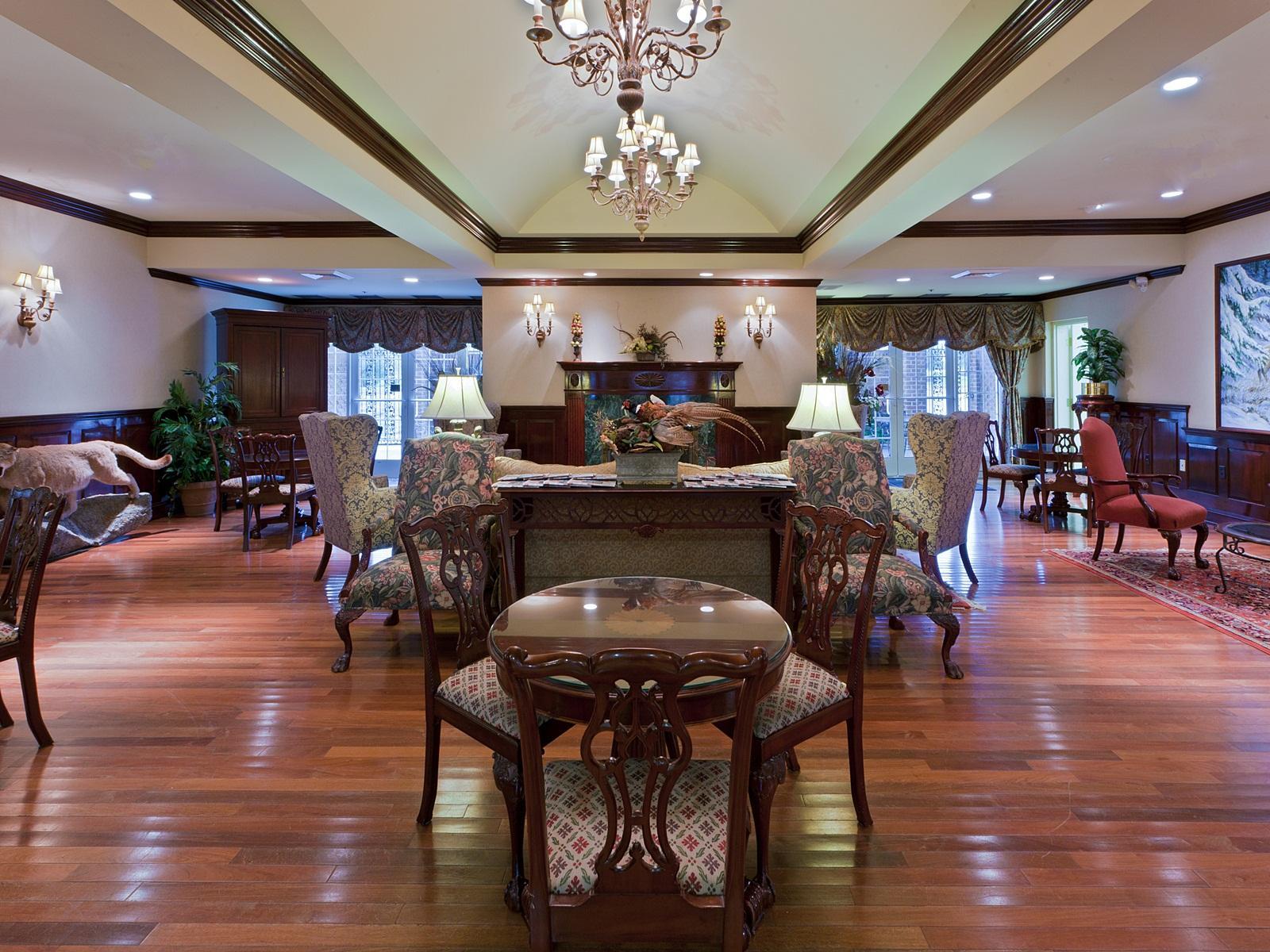 Express At Williamsburg Square By Ihg Hotel 3*