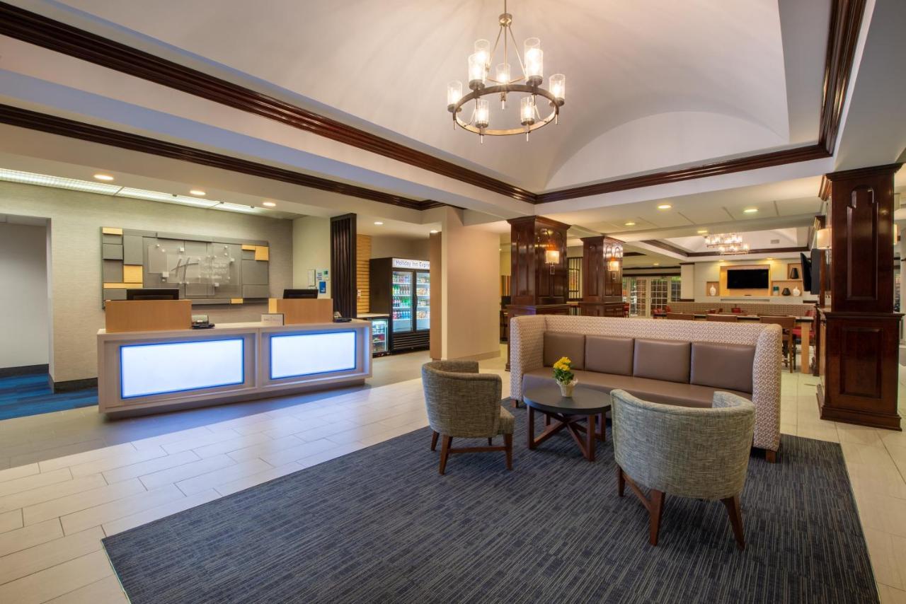 Hotel Express At Williamsburg Square By Ihg 3*