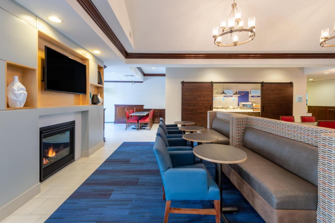 Hotel Express At Williamsburg Square By Ihg