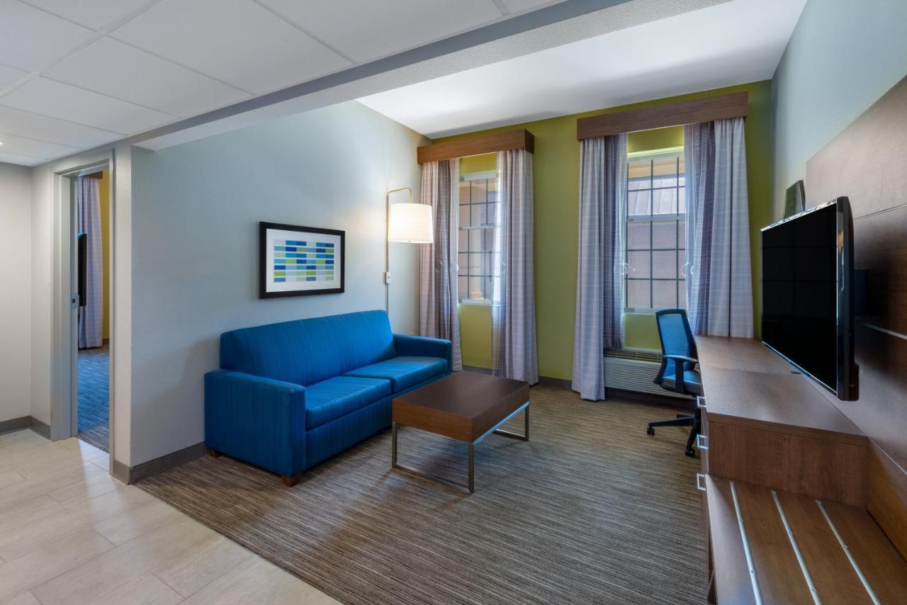 Hotel Express At Williamsburg Square By Ihg 3*