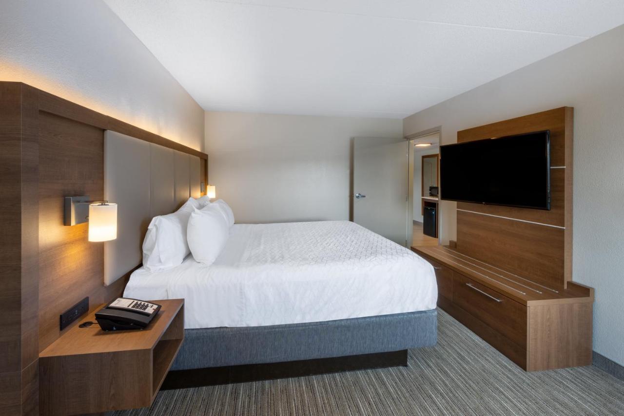 Express At Williamsburg Square By Ihg State College