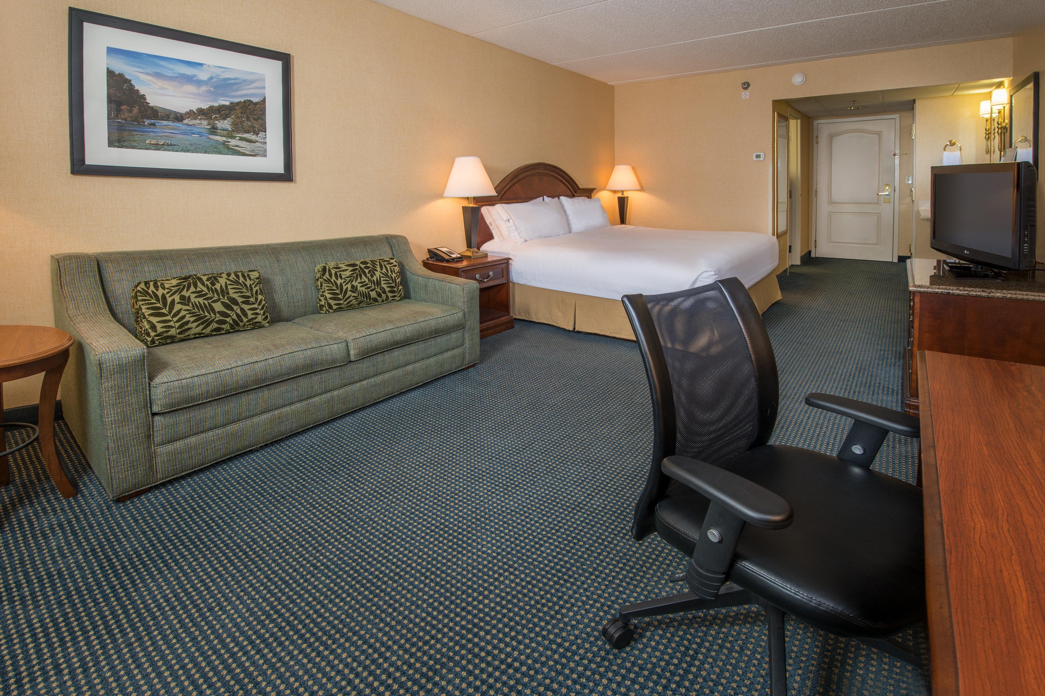 Express At Williamsburg Square By Ihg 3*