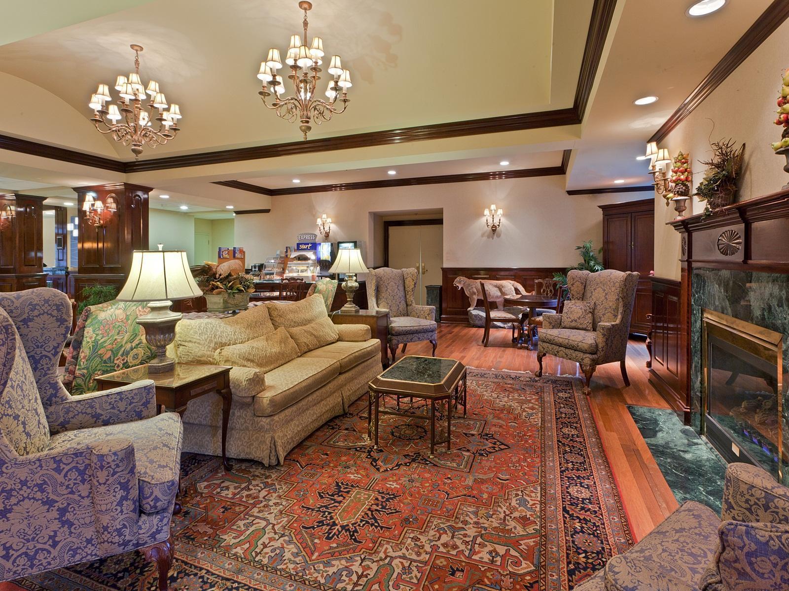 Hotel Express At Williamsburg Square By Ihg 3*