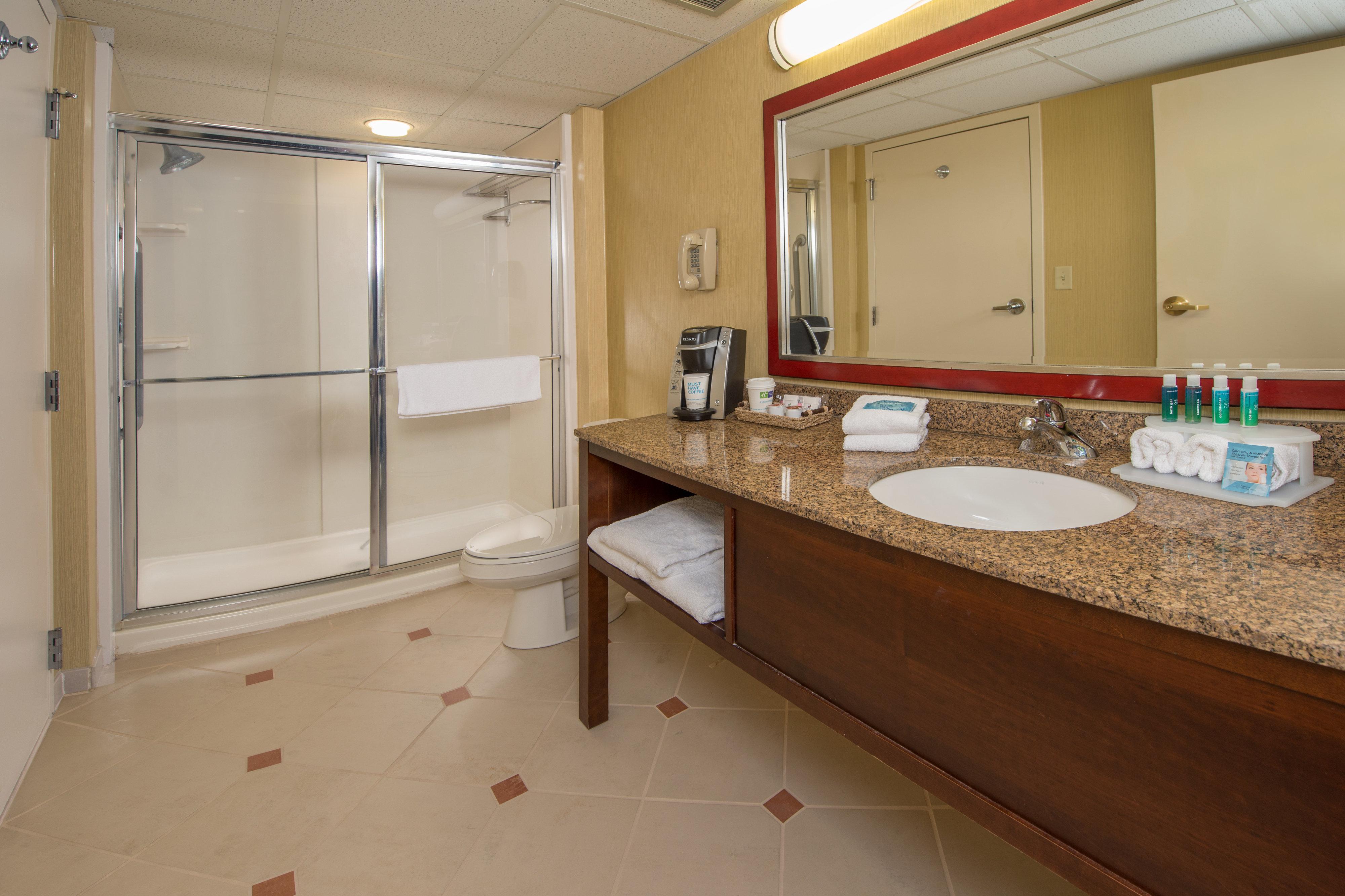 Express At Williamsburg Square By Ihg 3* State College