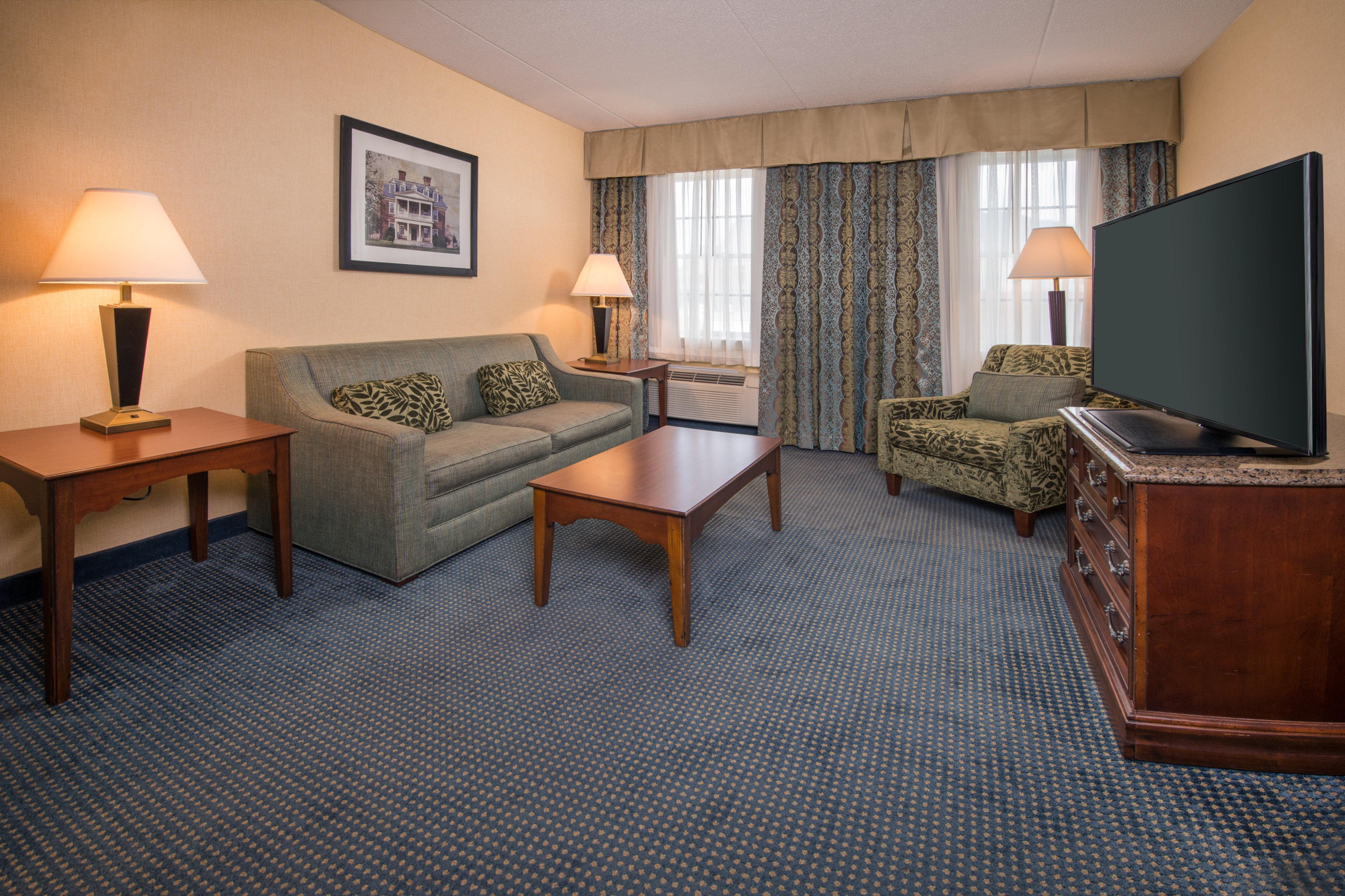 Express At Williamsburg Square By Ihg 3* State College