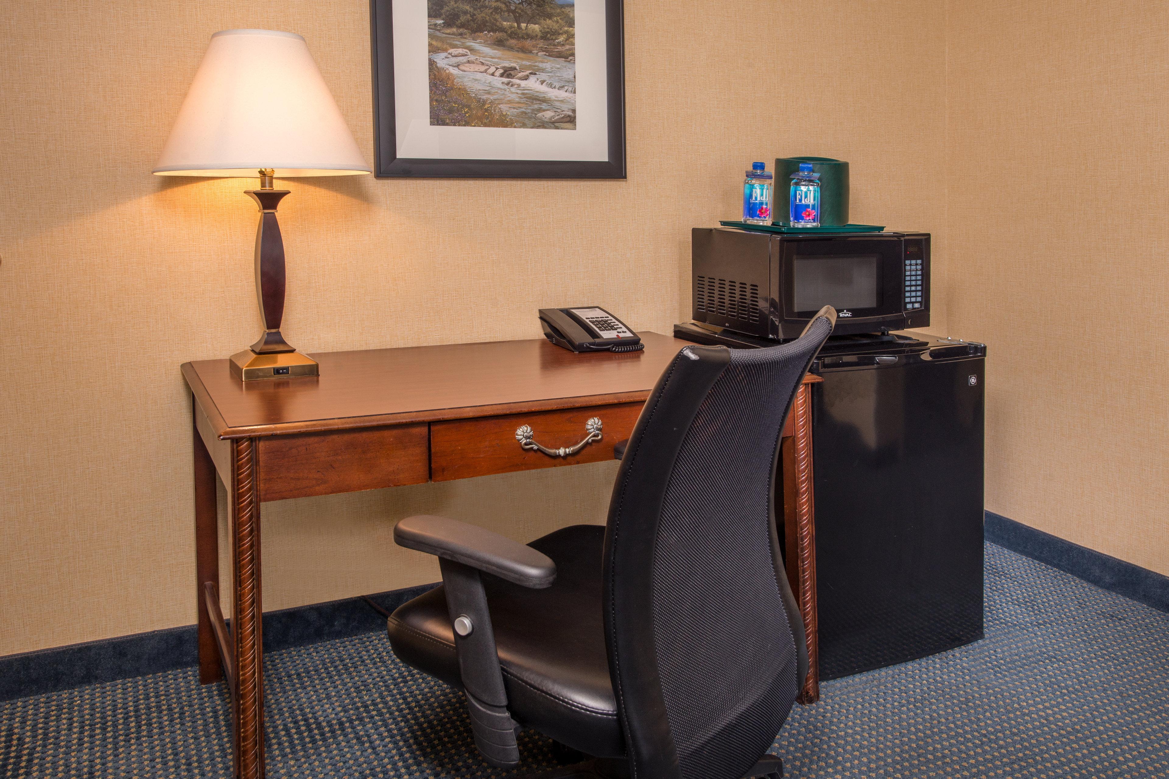 Express At Williamsburg Square By Ihg Hotel 3*