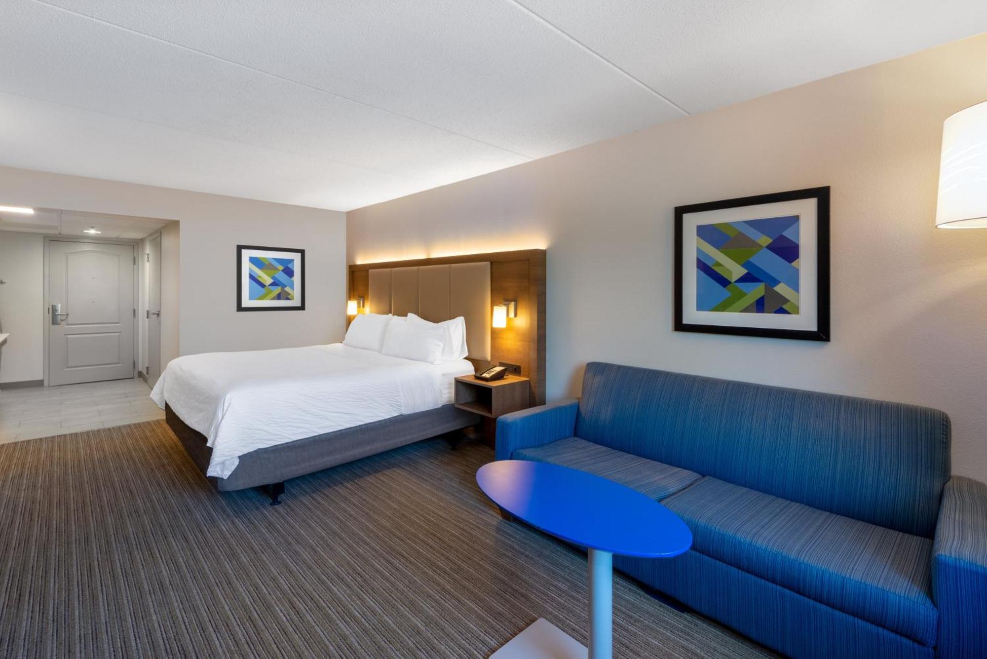 Express At Williamsburg Square By Ihg Hotel State College