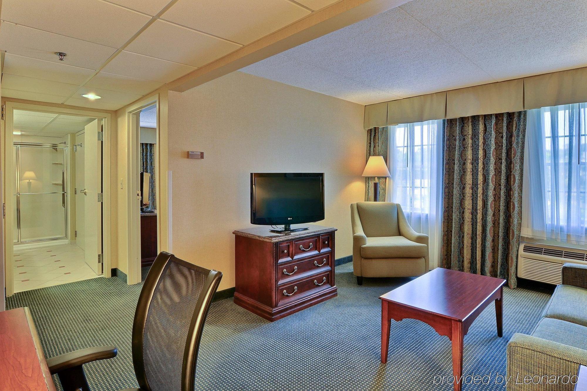 Express At Williamsburg Square By Ihg 3* State College