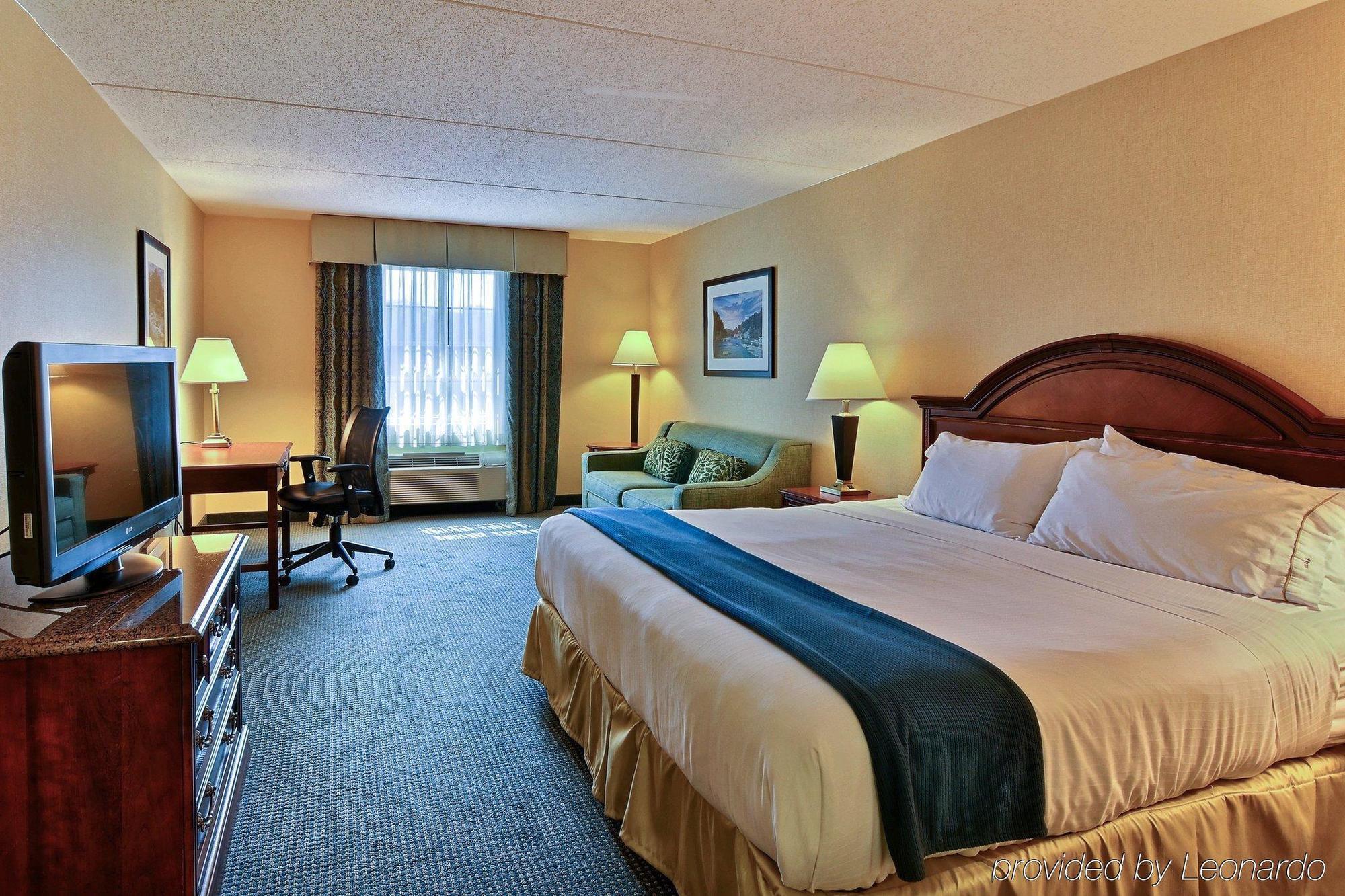 Hotel Express At Williamsburg Square By Ihg