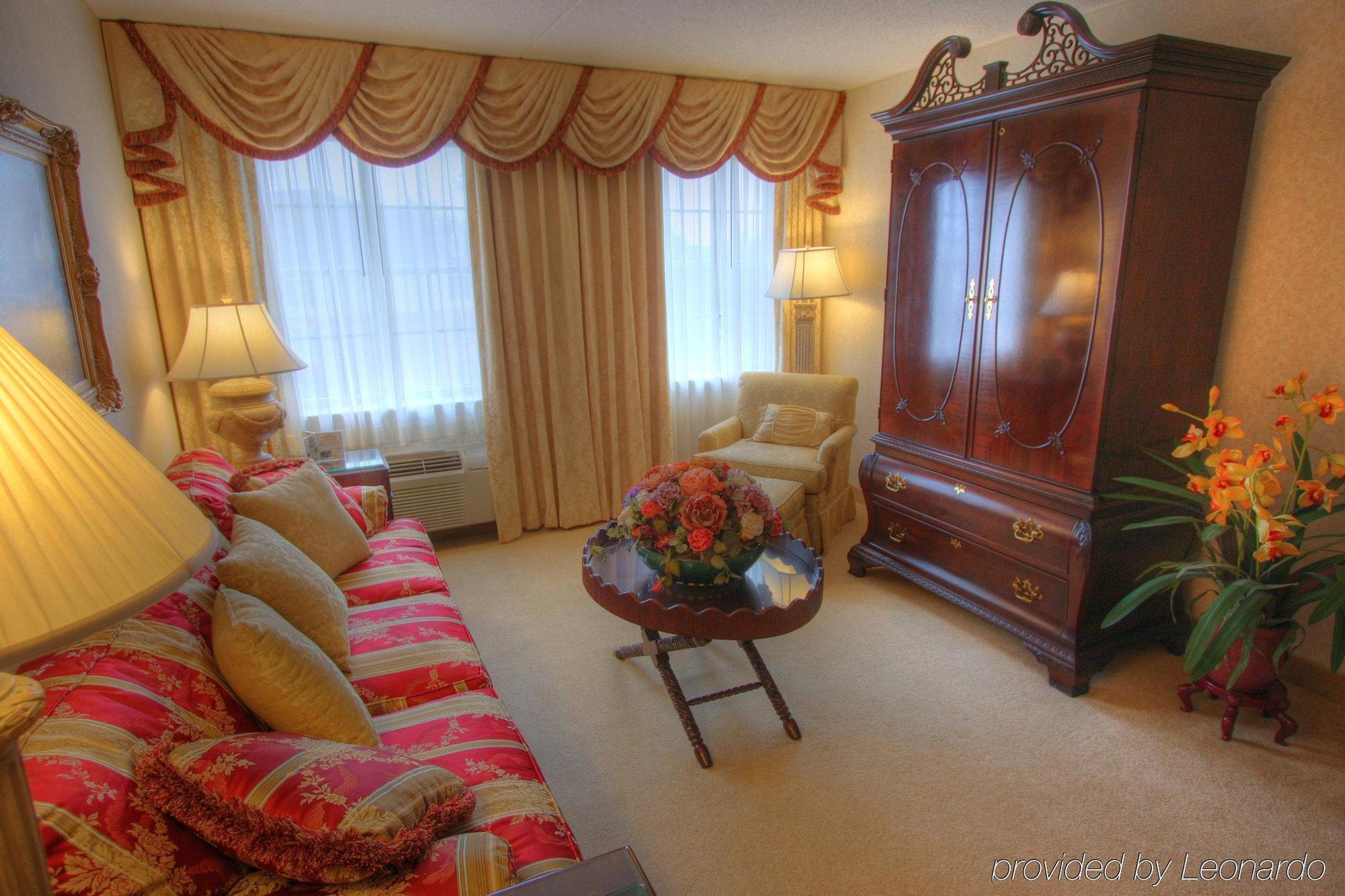 Express At Williamsburg Square By Ihg