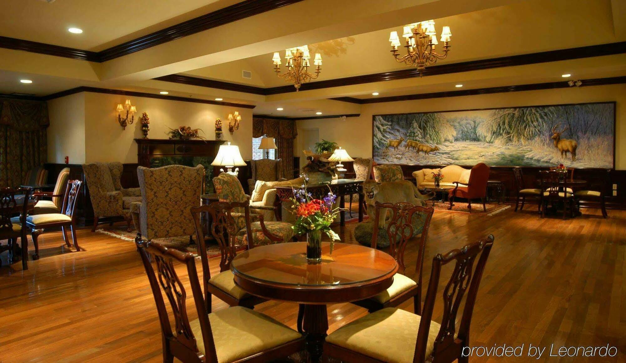 Express At Williamsburg Square By Ihg 3*